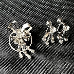 Vintage Atomic BN Bugbee & Niles Earrings Brooch/Pendant Set Bow and Rhinestones